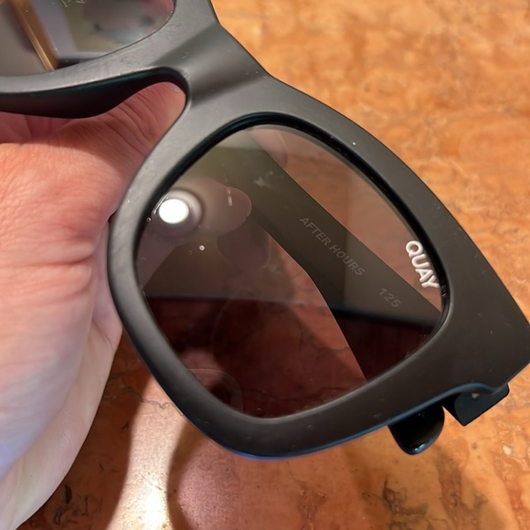 Women’s Quay Sunglasses Matte Black - Picture 7 of 8